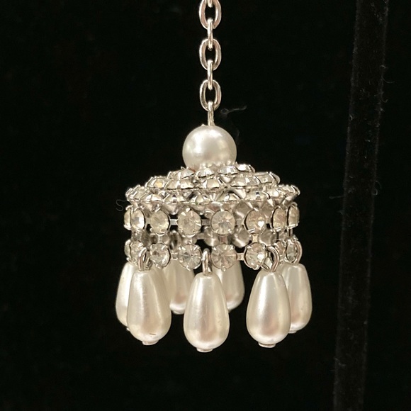 Vintage Pearl rhinestone chandelier earrings 2.5" - Picture 6 of 7